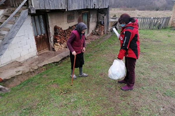 Ekipe Crvenog križa i dalje su na terenu te pomažu pogođenom stanovništvu 